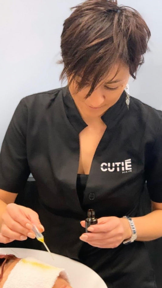 Riconoscere i segnali che indicano che i capelli necessitano di una routine di cura più intensa è fondamentale per mantenere la loro salute e bellezza - Cutié 